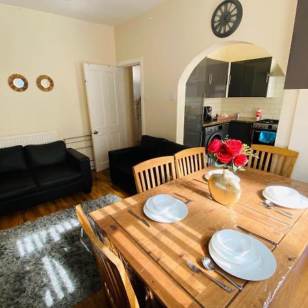Entire 4 Bedroom House - Ev Point & Free Parking Liverpool Exterior foto