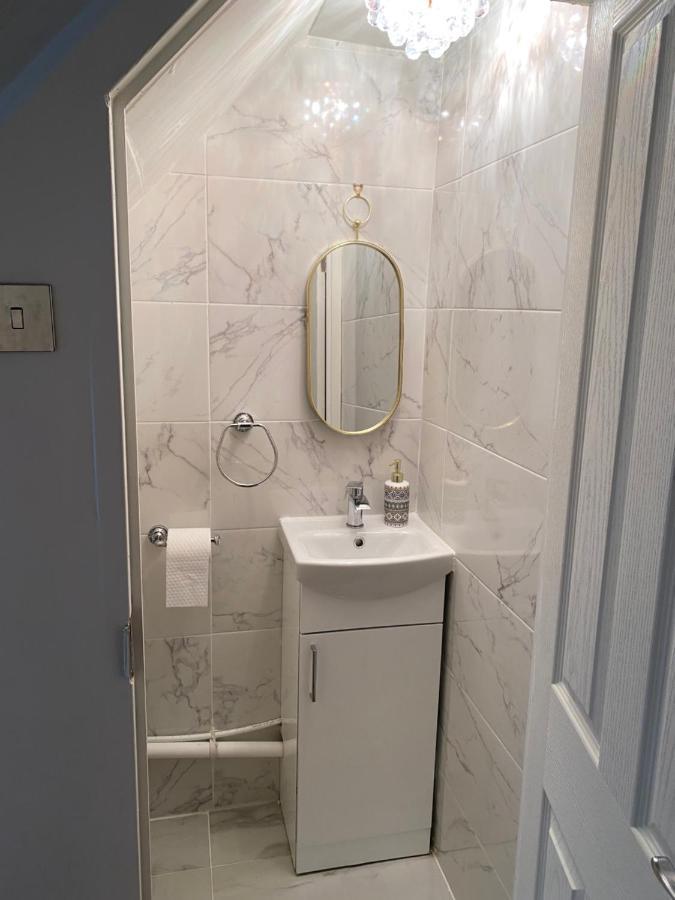 Entire 4 Bedroom House - Ev Point & Free Parking Liverpool Exterior foto